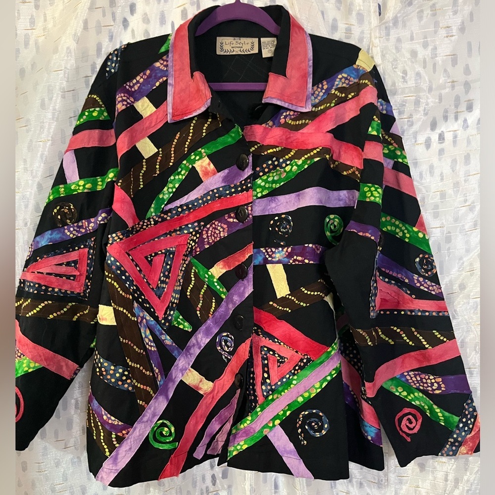 Women’s vibrant colorful Lightweight Jacket. . Front button Size 2X.         B1